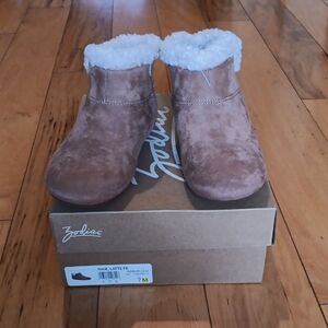 Zodiac Women's Tan Suede Slippers Sz 7M